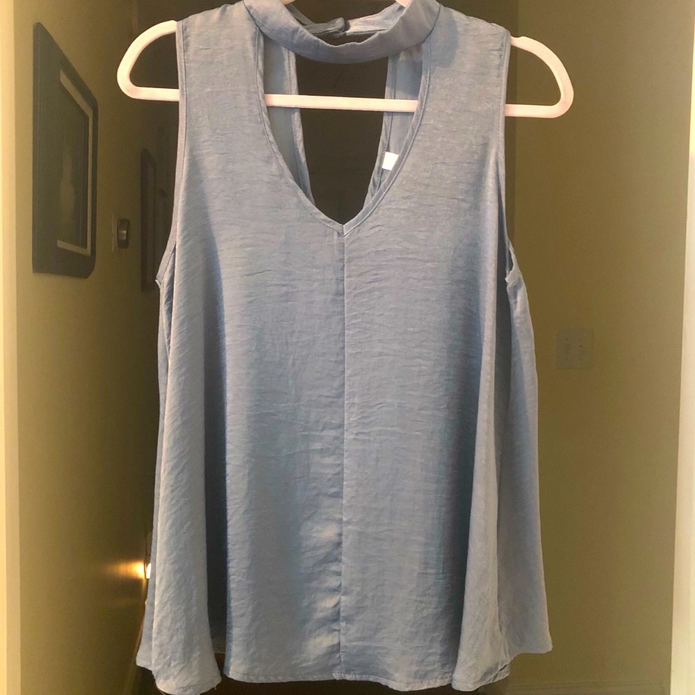 NWOT Peppermint V-Neck Choker Top